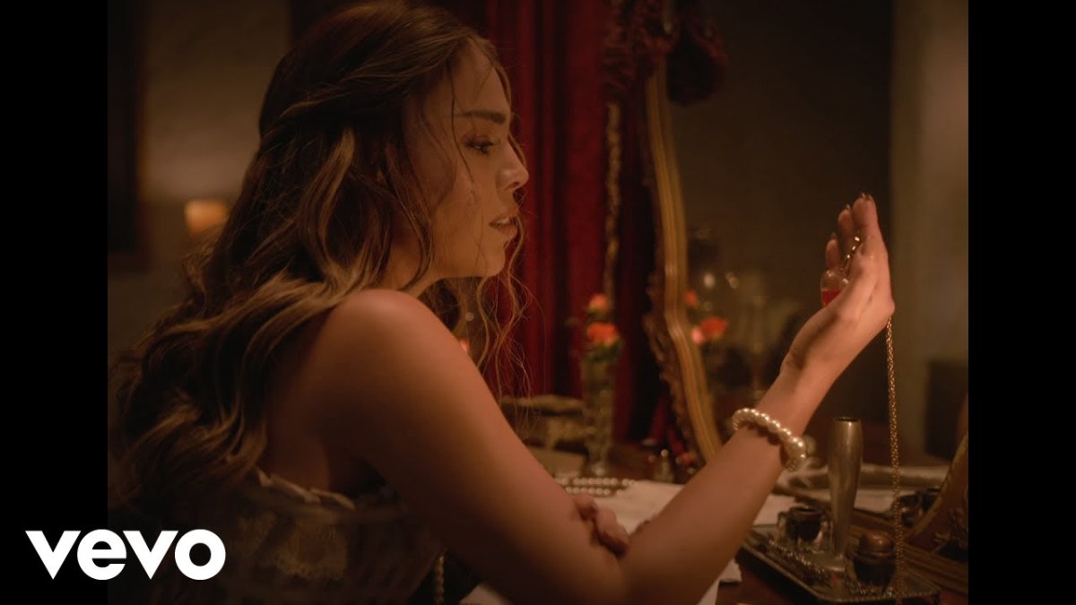 NUEVO VIDEO> Danna Paola – Amor&nbsp;Ordinario